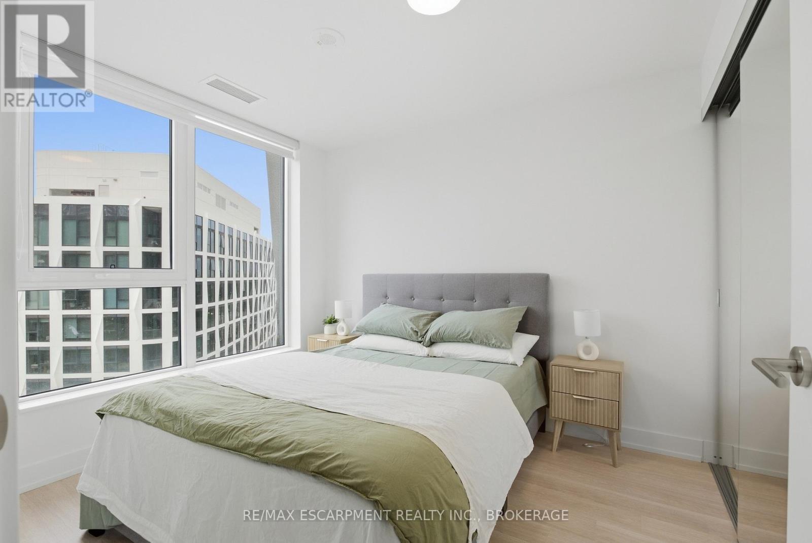 2010 - 60 Central Park Road Way, Toronto, Ontario  M9A 0E6 - Photo 15 - W13864328