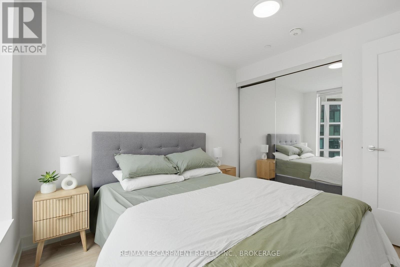 2010 - 60 Central Park Road Way, Toronto, Ontario  M9A 0E6 - Photo 16 - W13864328