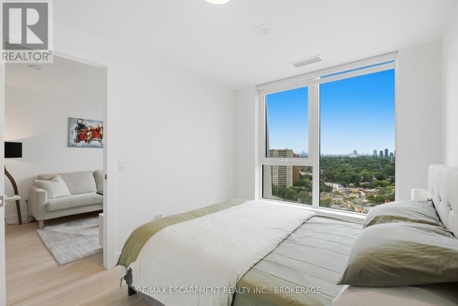 2010 - 60 Central Park Road Way, Toronto, Ontario  M9A 0E6 - Photo 17 - W13864328