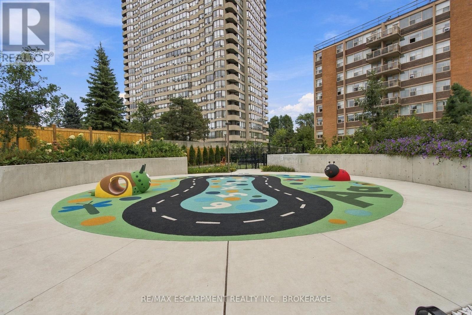 2010 - 60 Central Park Road Way, Toronto, Ontario  M9A 0E6 - Photo 33 - W13864328