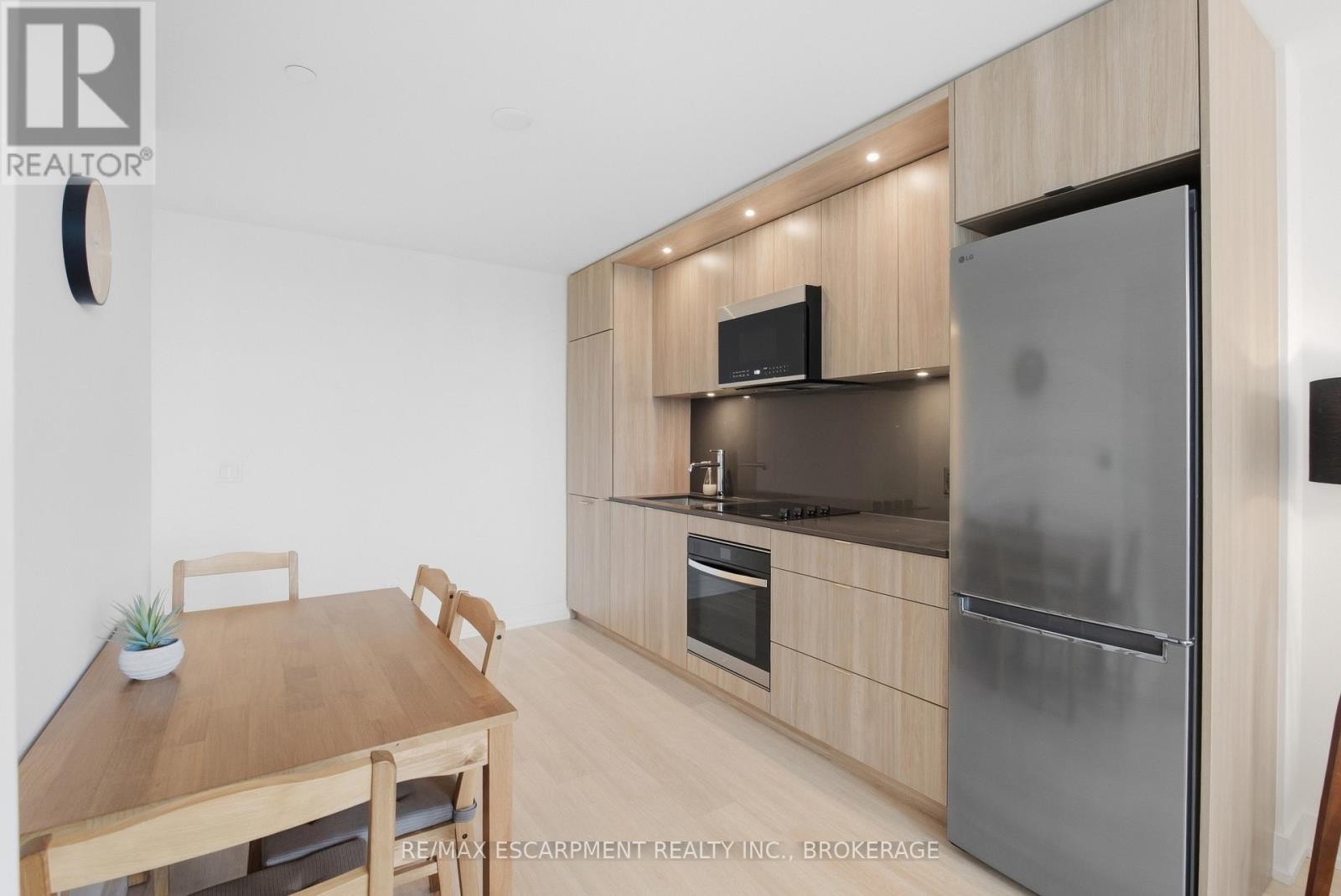 2010 - 60 Central Park Road Way, Toronto, Ontario  M9A 0E6 - Photo 8 - W13864328