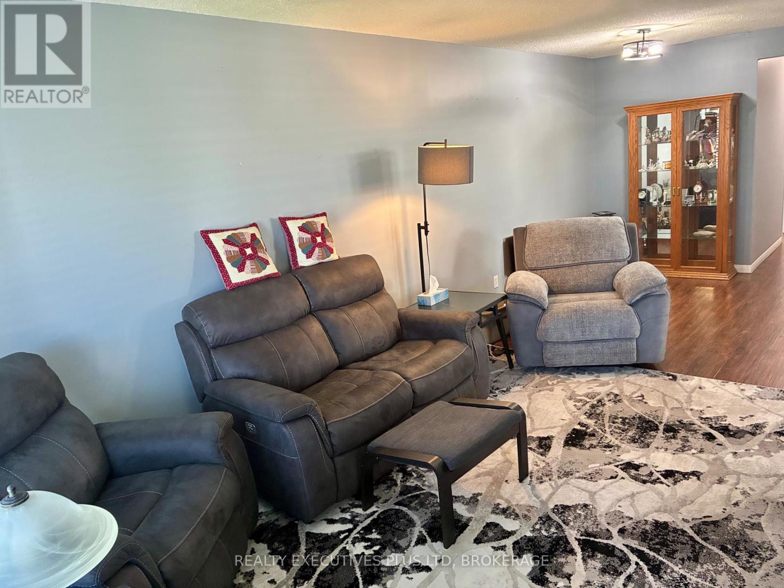 94 Carriage Road, St. Catharines, Ontario  L2P 3S8 - Photo 10 - X13864780