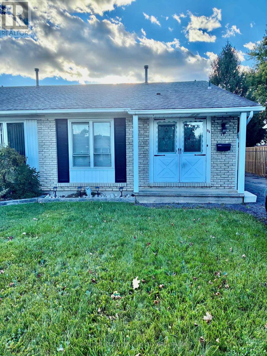 94 Carriage Road, St. Catharines, Ontario  L2P 3S8 - Photo 2 - X13864780