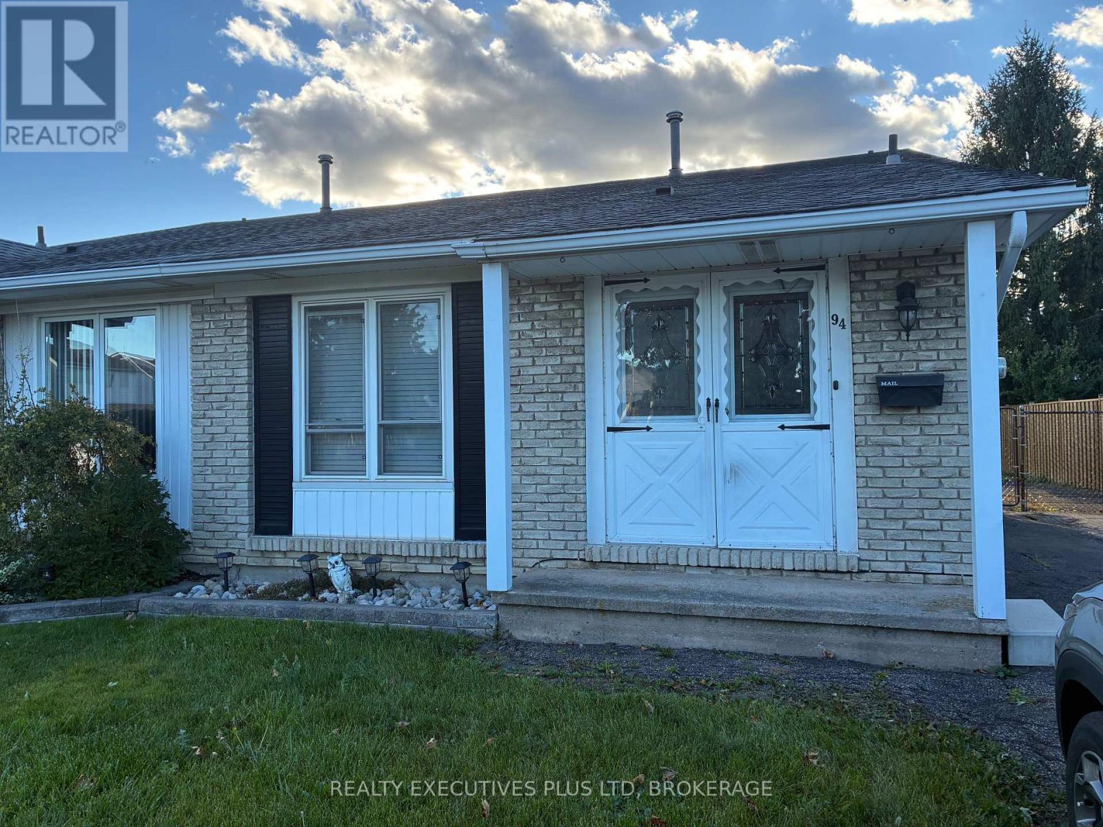 94 Carriage Road, St. Catharines, Ontario  L2P 3S8 - Photo 3 - X13864780