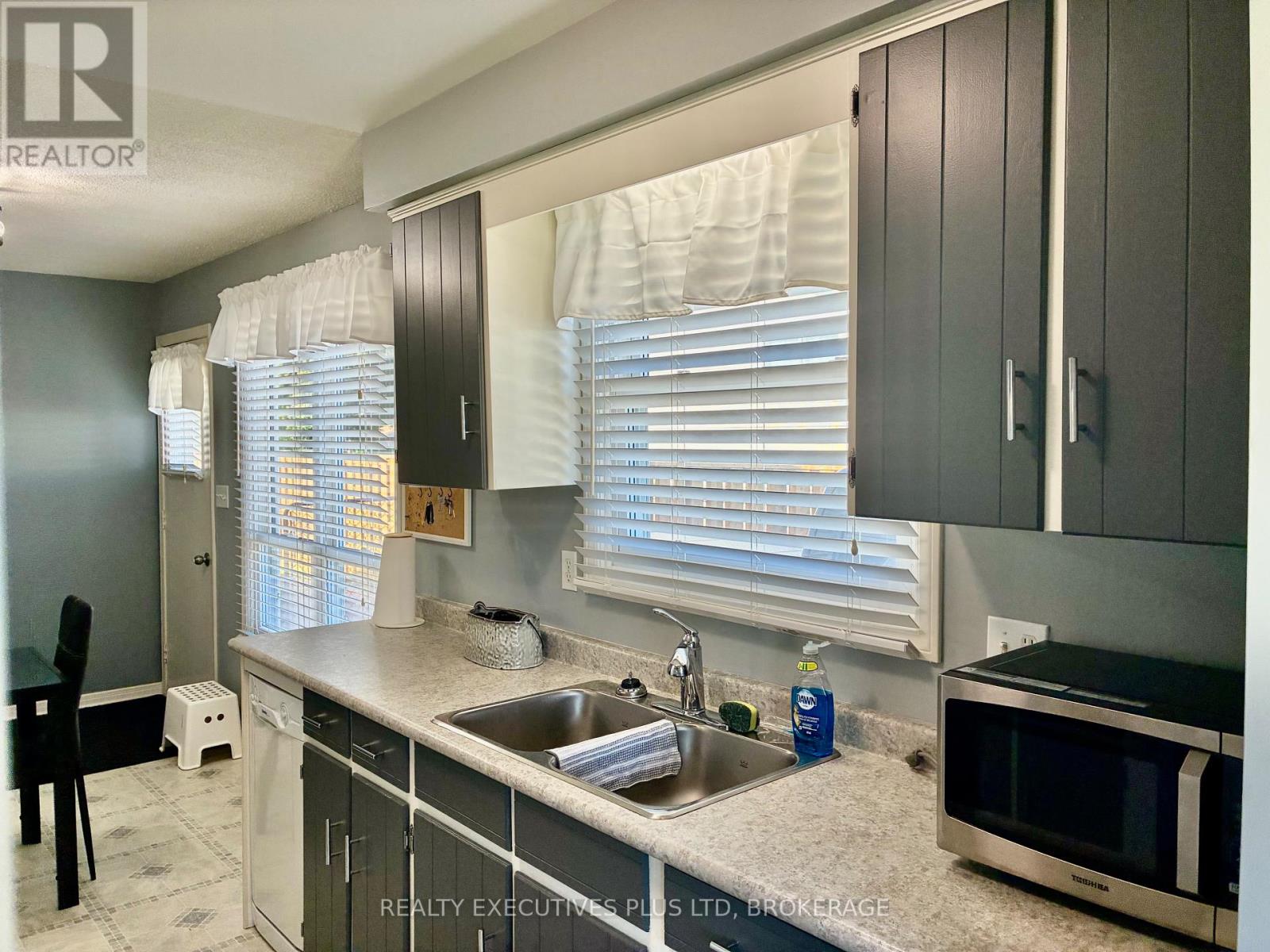 94 Carriage Road, St. Catharines, Ontario  L2P 3S8 - Photo 6 - X13864780