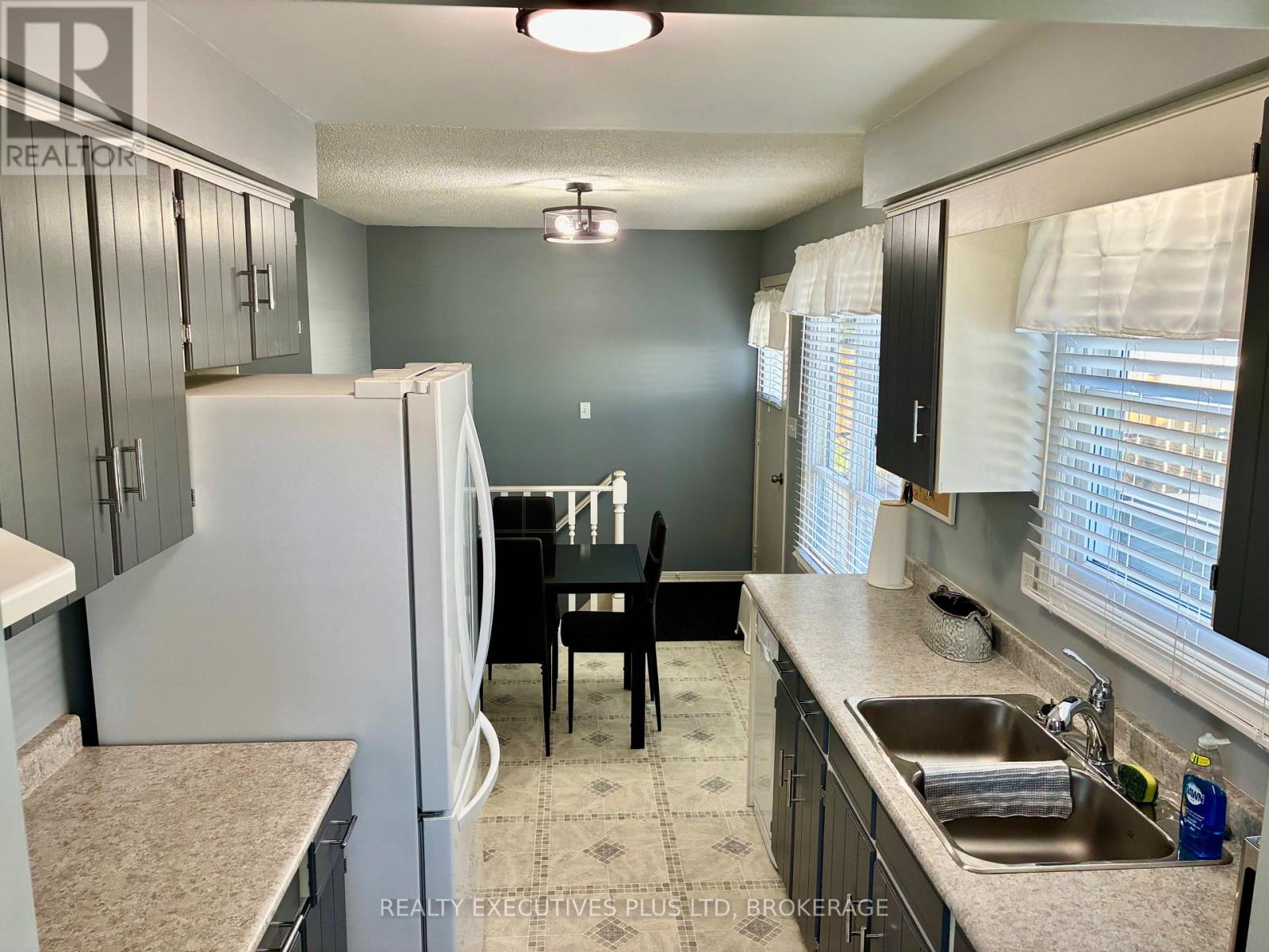 94 Carriage Road, St. Catharines, Ontario  L2P 3S8 - Photo 7 - X13864780