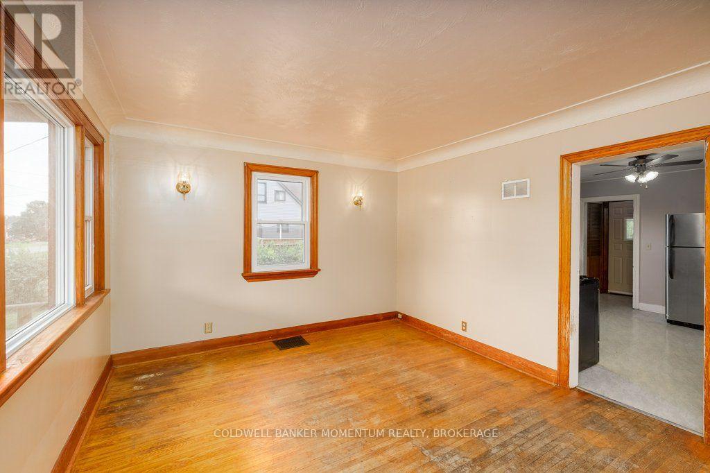 18 Pietz Avenue, Welland, Ontario  L3C 1Z4 - Photo 4 - X13865084