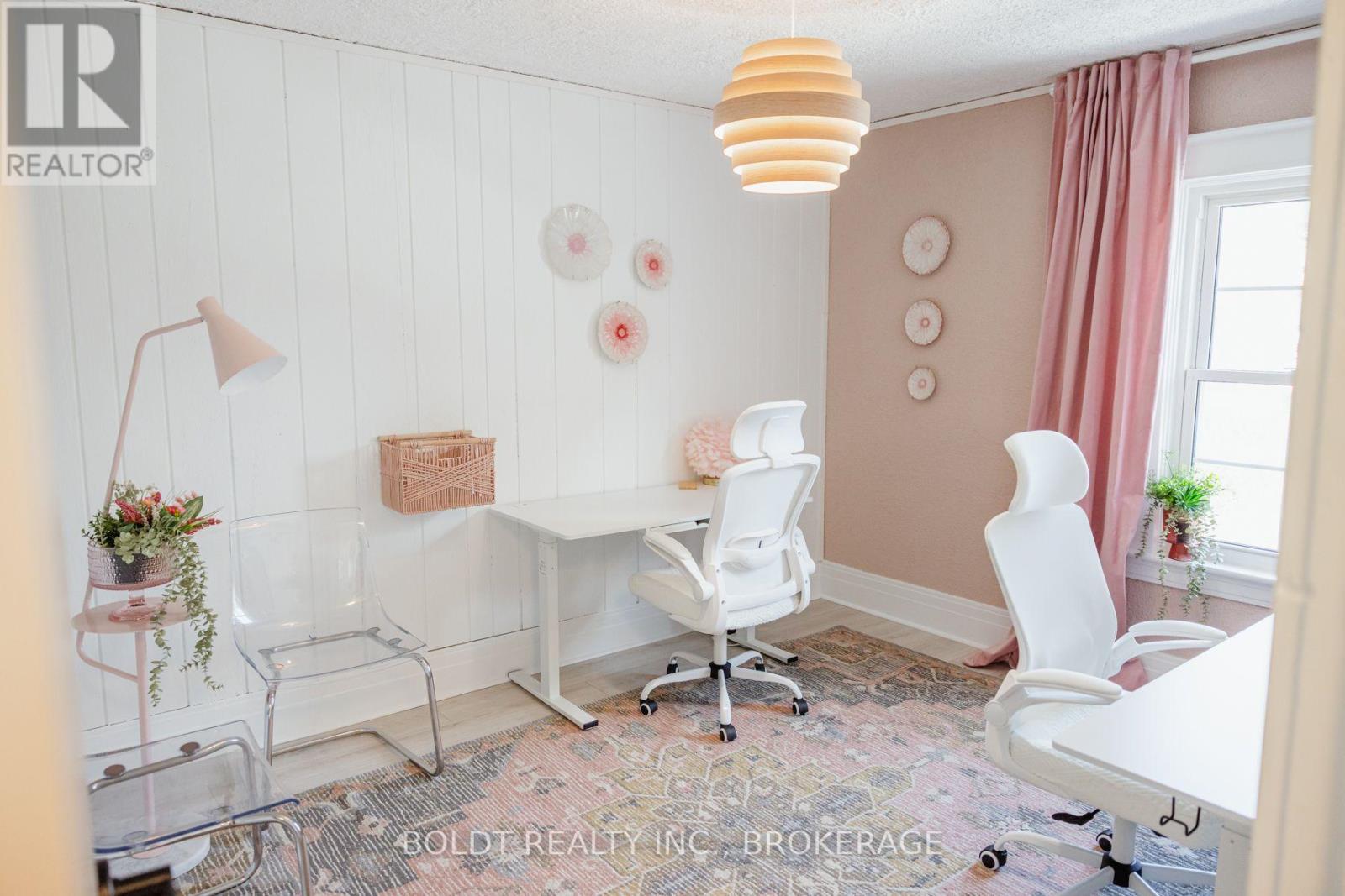 THE ROSE ROOM - 49 LAKE STREET, St. Catharines, Ontario