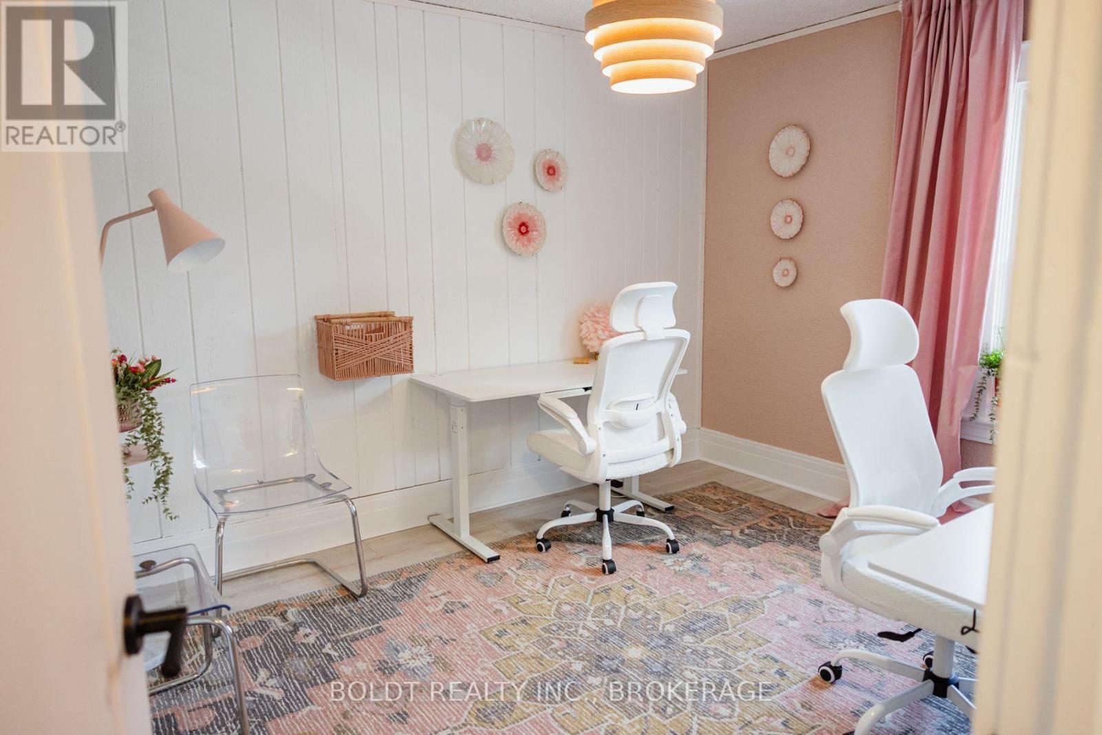 The Rose Room - 49 Lake Street, St. Catharines, Ontario  L2R 5W9 - Photo 10 - X13865476