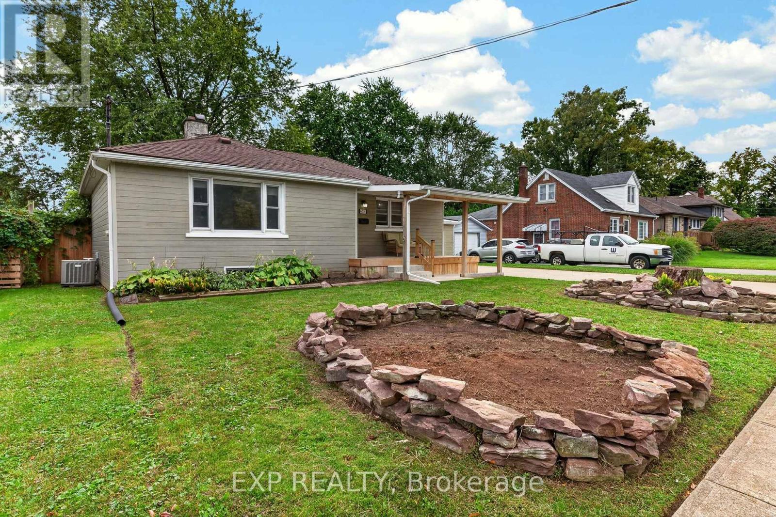 6018 Atlas Street, Niagara Falls, Ontario  L2J 1T1 - Photo 3 - X13865948