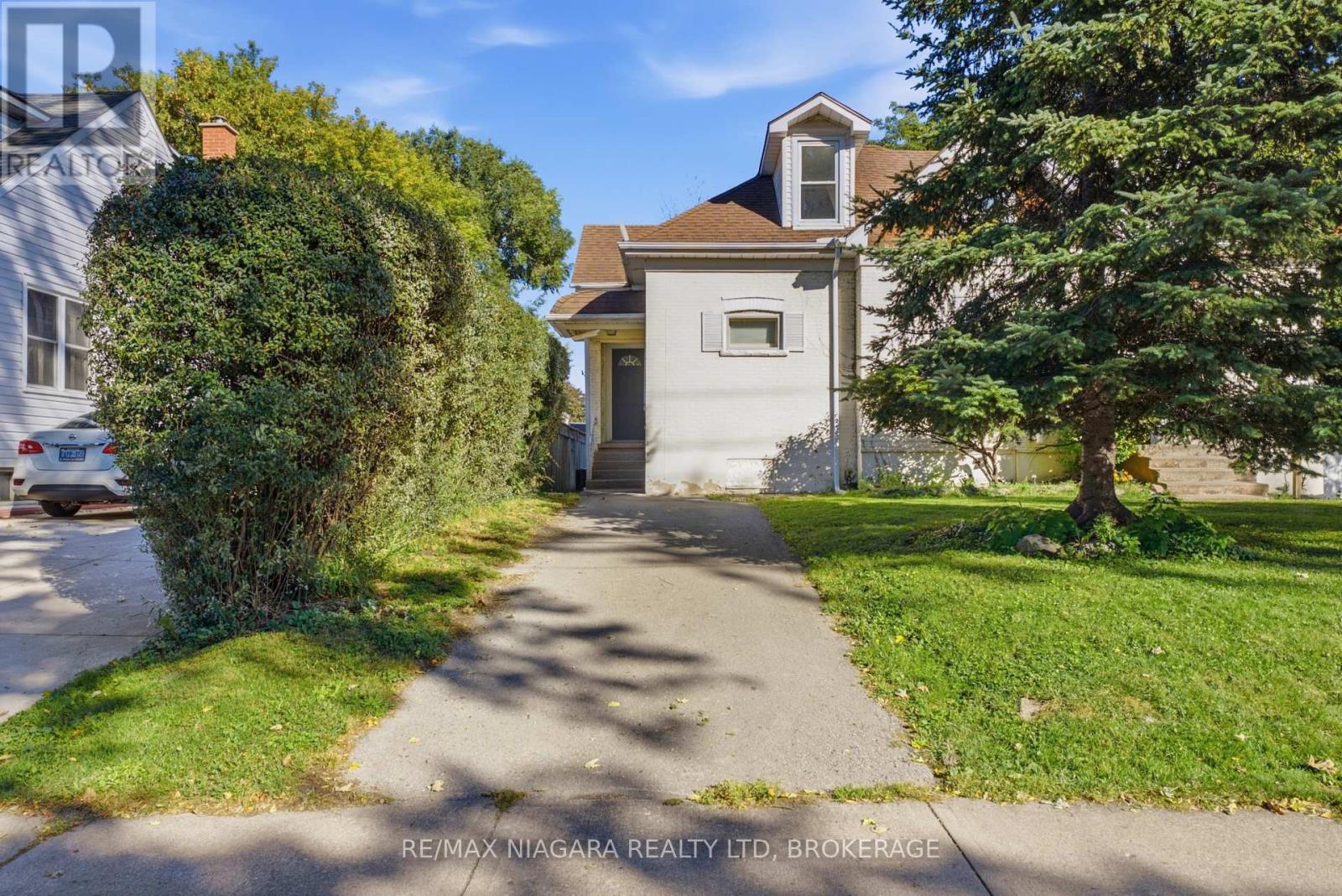 UPPER - 34 HAIG STREET, St. Catharines, Ontario