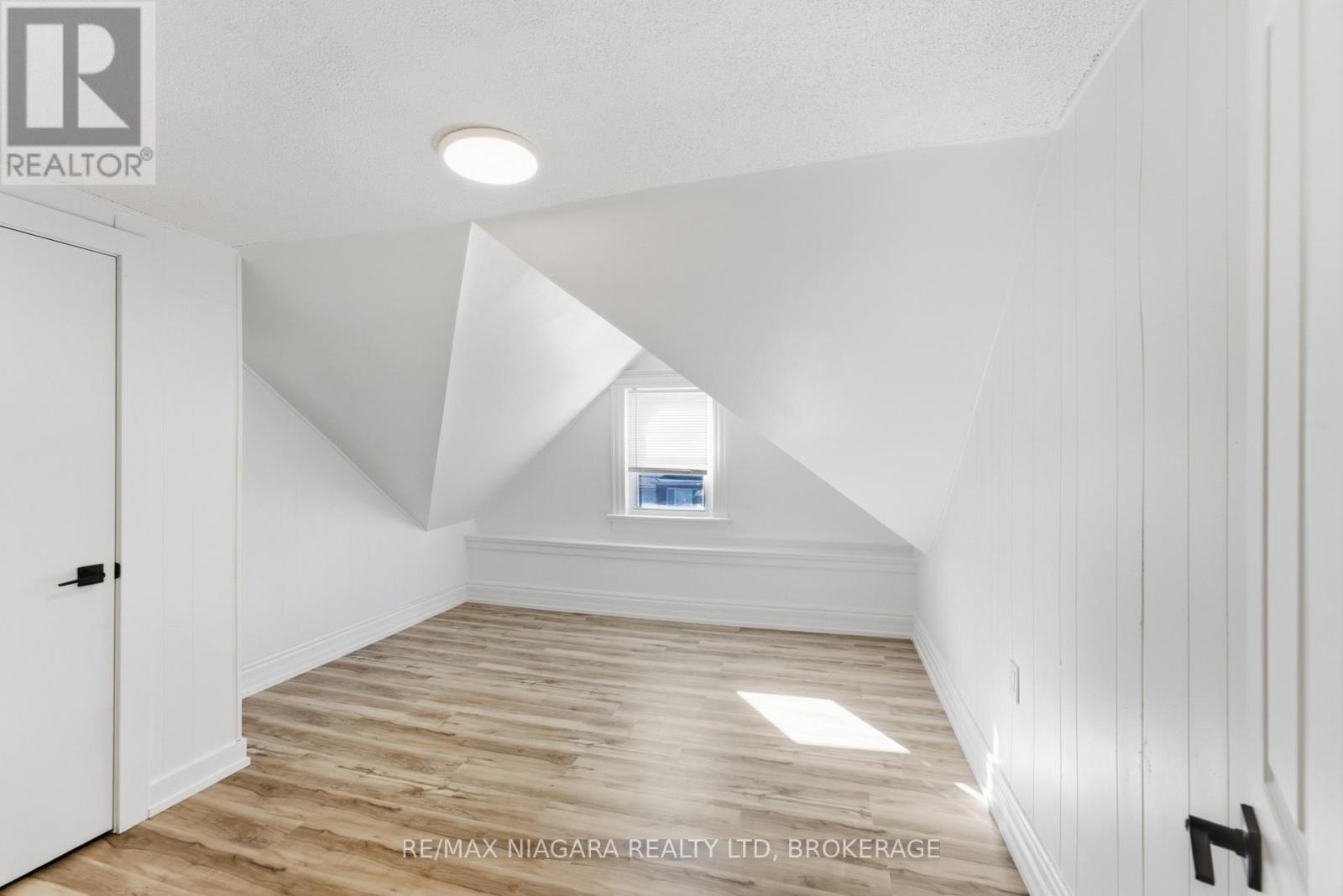 Upper - 34 Haig Street, St. Catharines, Ontario  L2R 6K8 - Photo 10 - X13866120