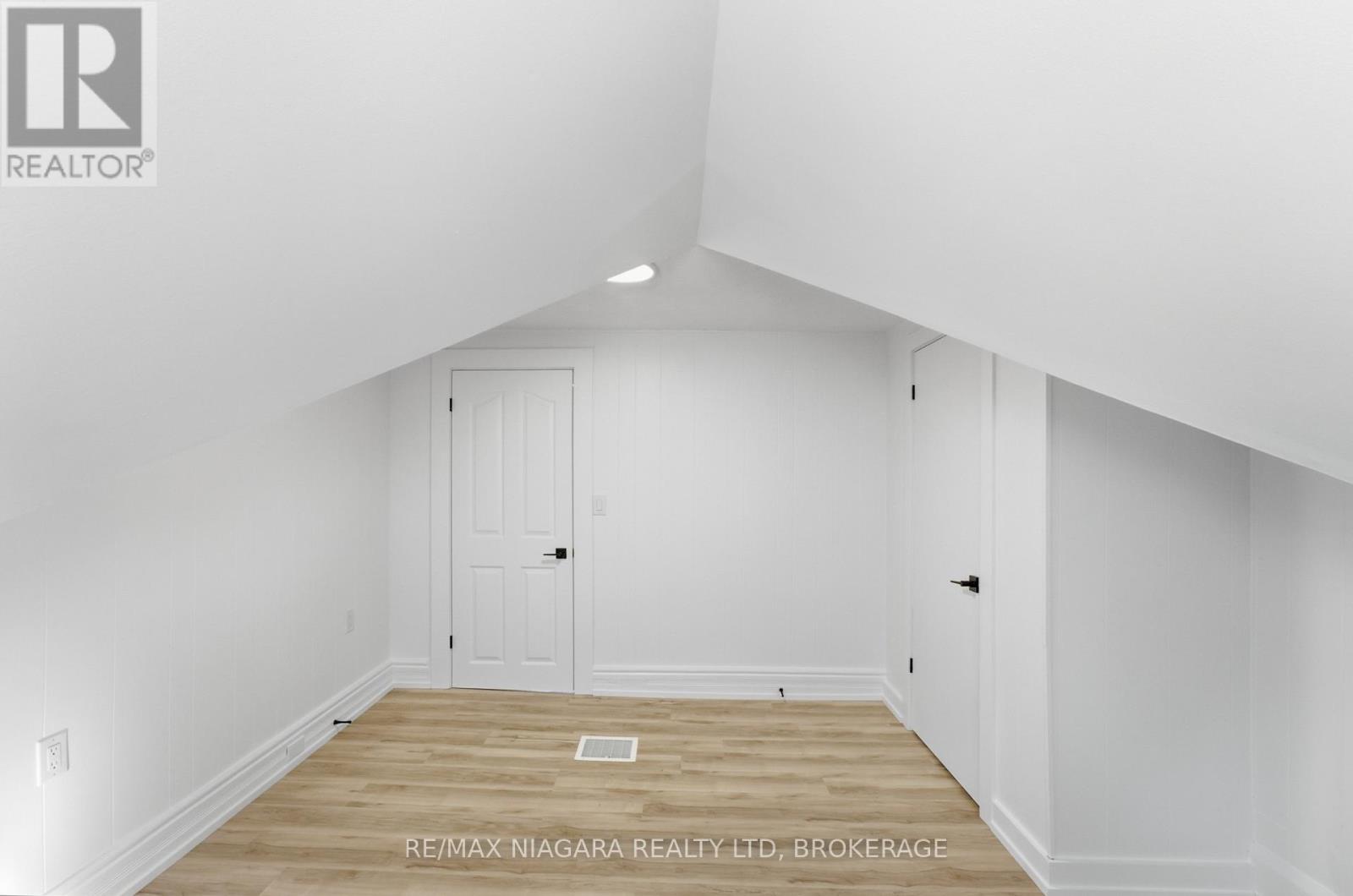 Upper - 34 Haig Street, St. Catharines, Ontario  L2R 6K8 - Photo 12 - X13866120