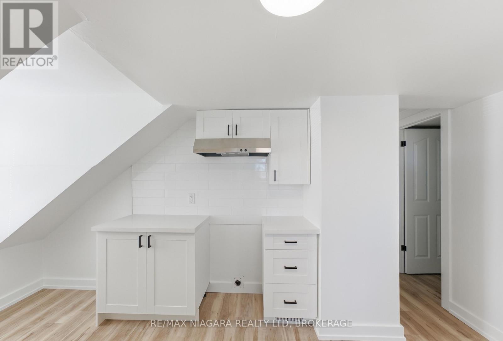 Upper - 34 Haig Street, St. Catharines, Ontario  L2R 6K8 - Photo 19 - X13866120