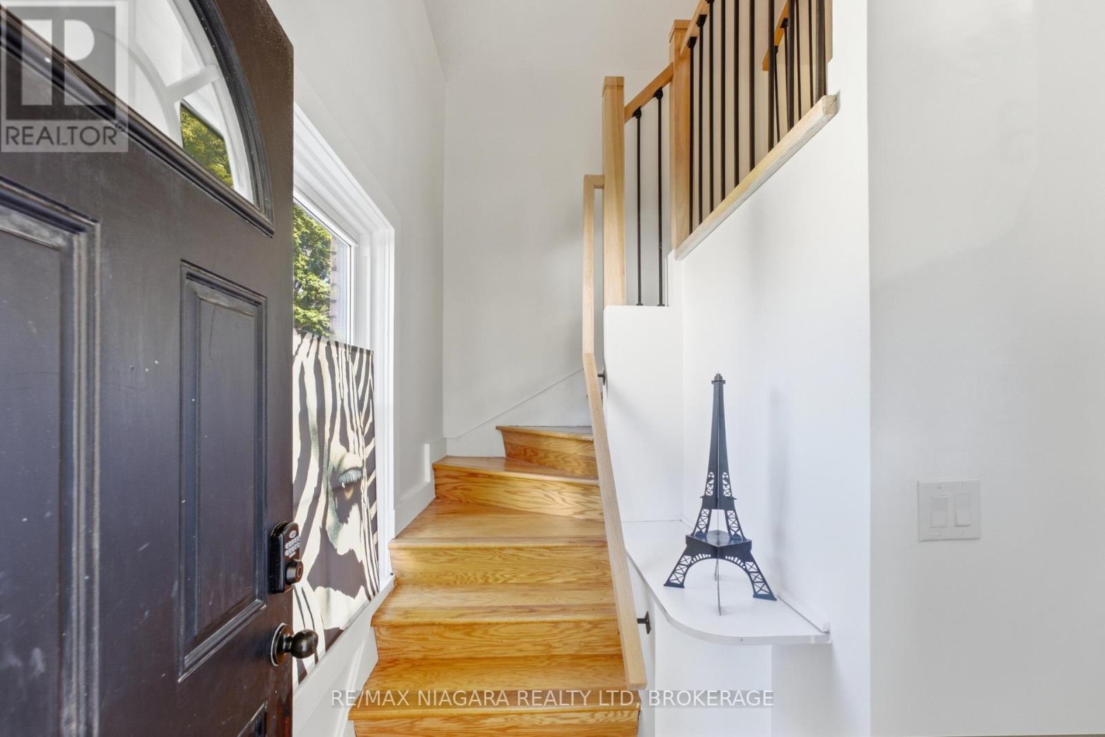 Upper - 34 Haig Street, St. Catharines, Ontario  L2R 6K8 - Photo 2 - X13866120