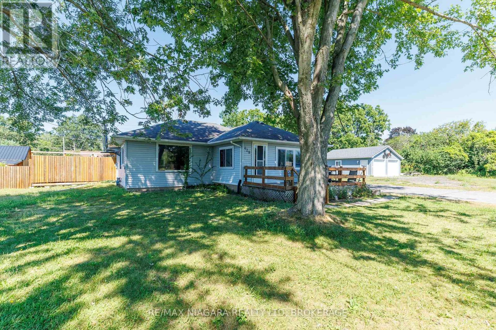 429 Delaware Avenue, Fort Erie, Ontario  L2A 5M4 - Photo 3 - X13866528