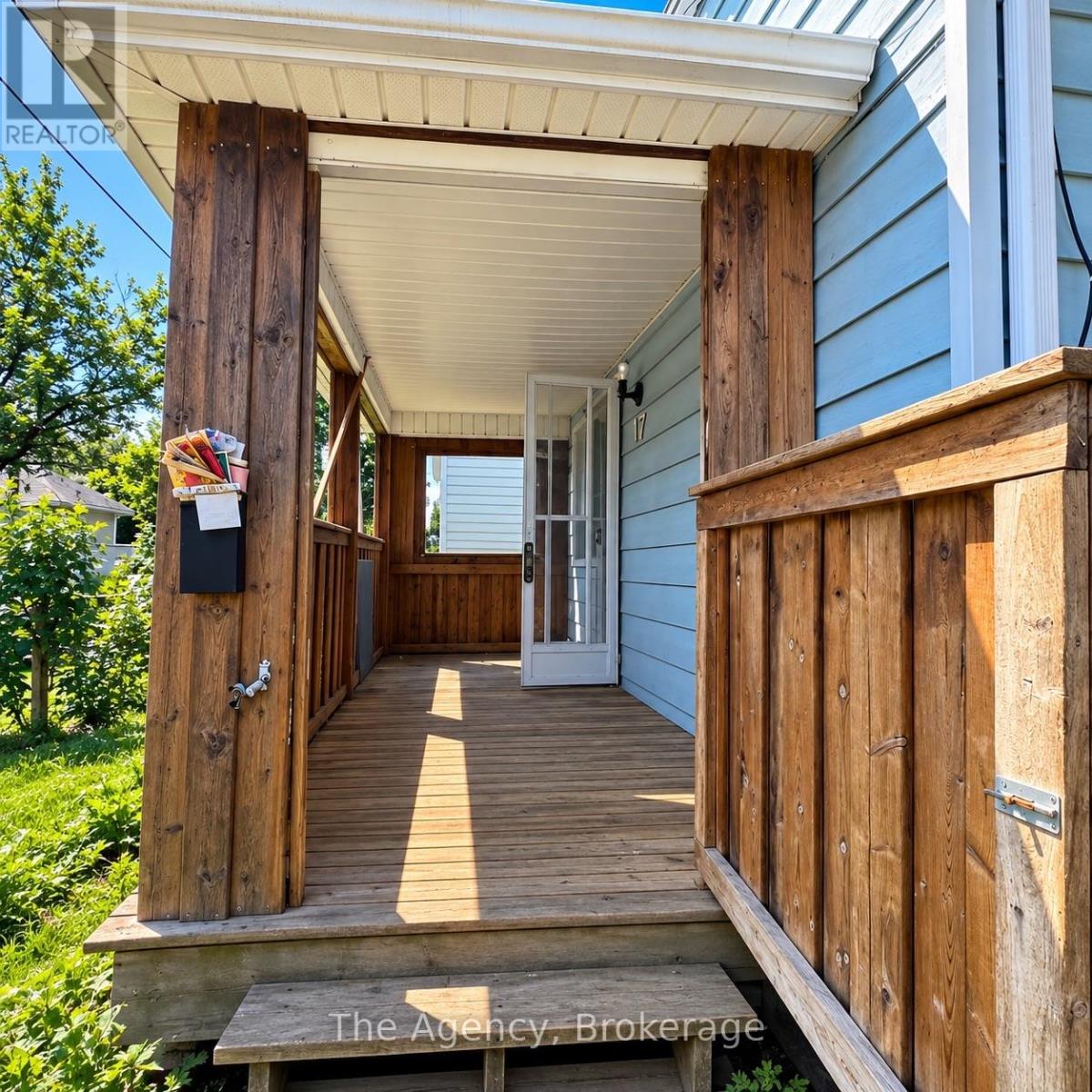17 Patricia Avenue, Welland, Ontario  L3C 1E7 - Photo 2 - X13867510