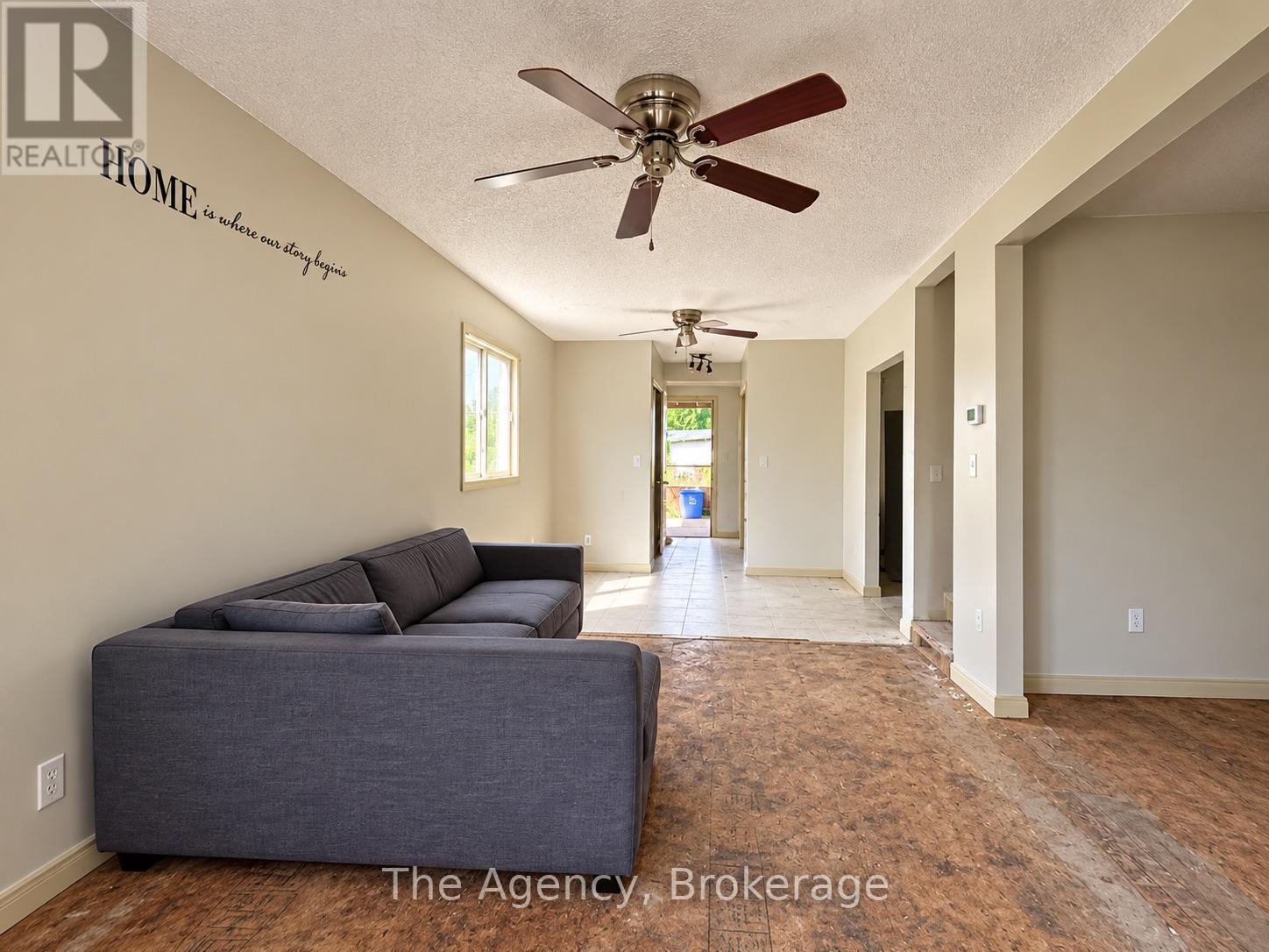 17 Patricia Avenue, Welland, Ontario  L3C 1E7 - Photo 3 - X13867510
