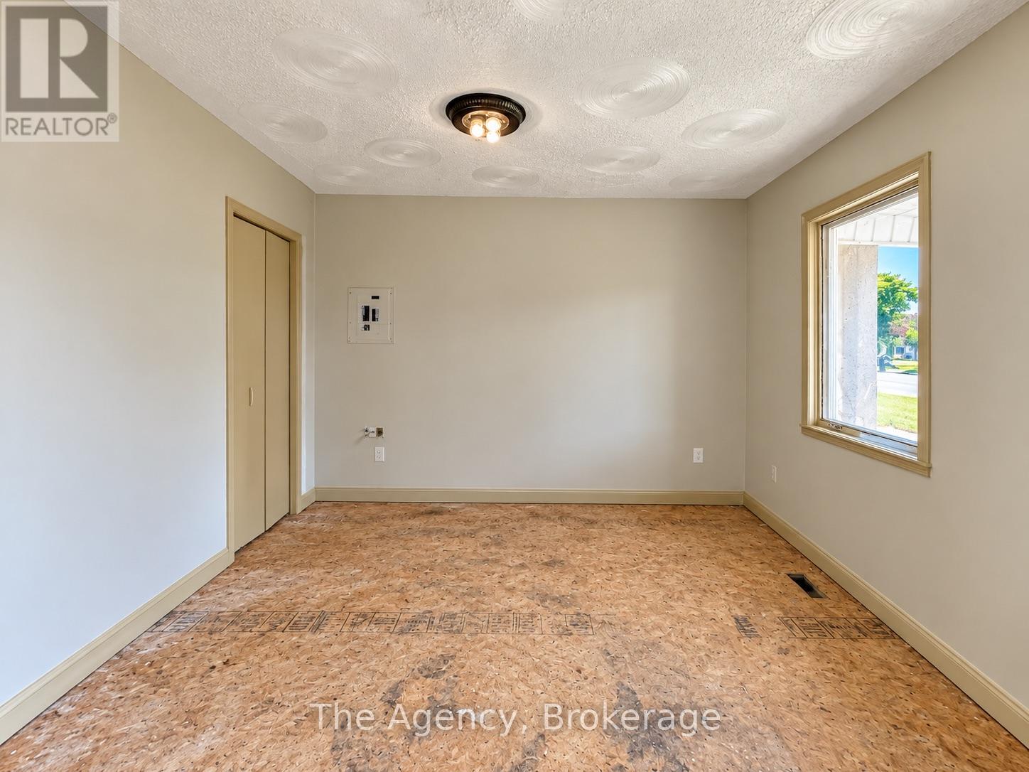 17 Patricia Avenue, Welland, Ontario  L3C 1E7 - Photo 4 - X13867510