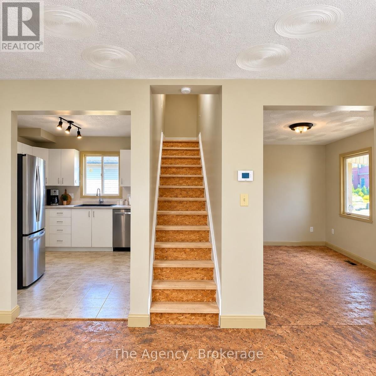17 Patricia Avenue, Welland, Ontario  L3C 1E7 - Photo 5 - X13867510