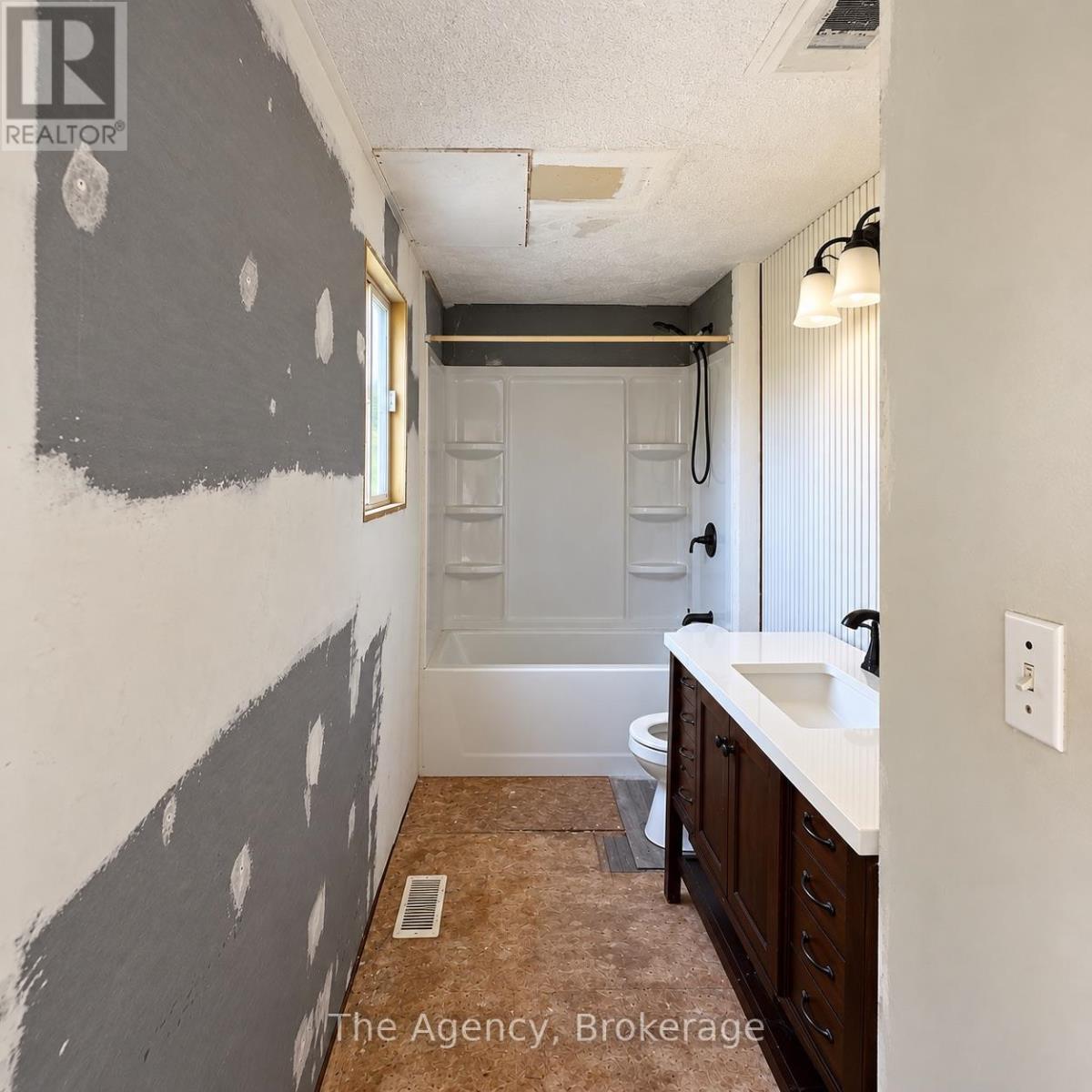 17 Patricia Avenue, Welland, Ontario  L3C 1E7 - Photo 8 - X13867510