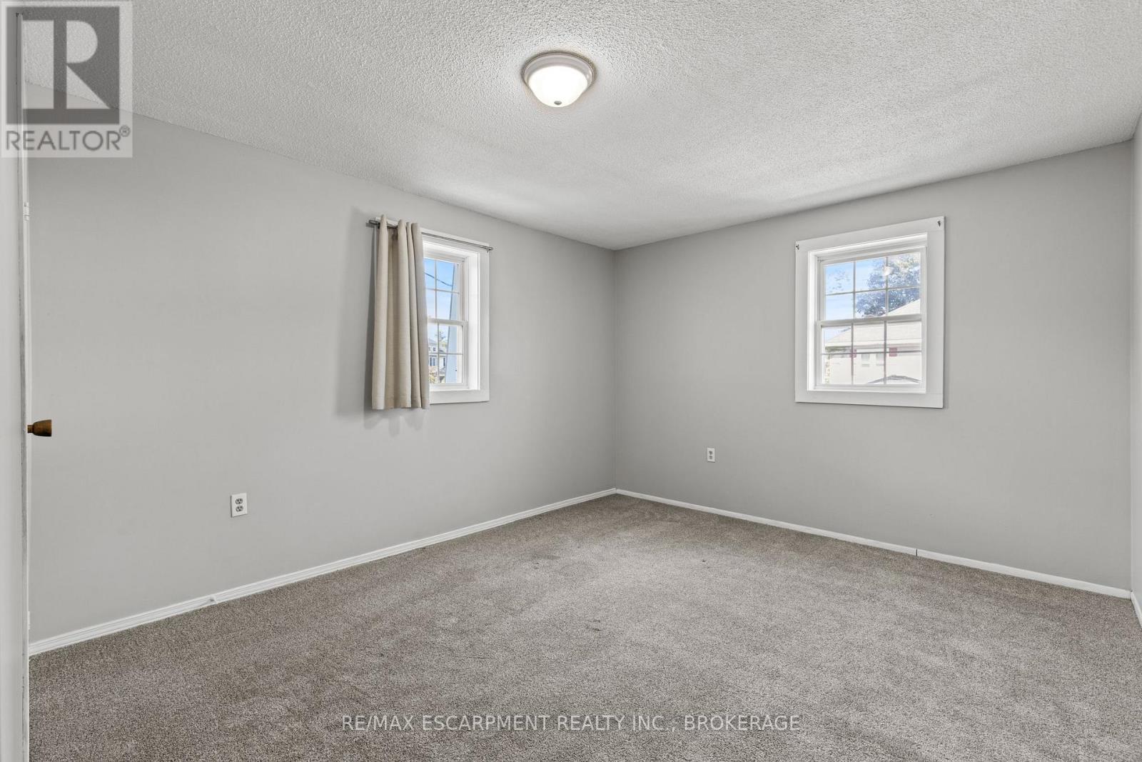 Upper - 15 Mccormick Street, Welland, Ontario  L3C 4L8 - Photo 13 - X13867548