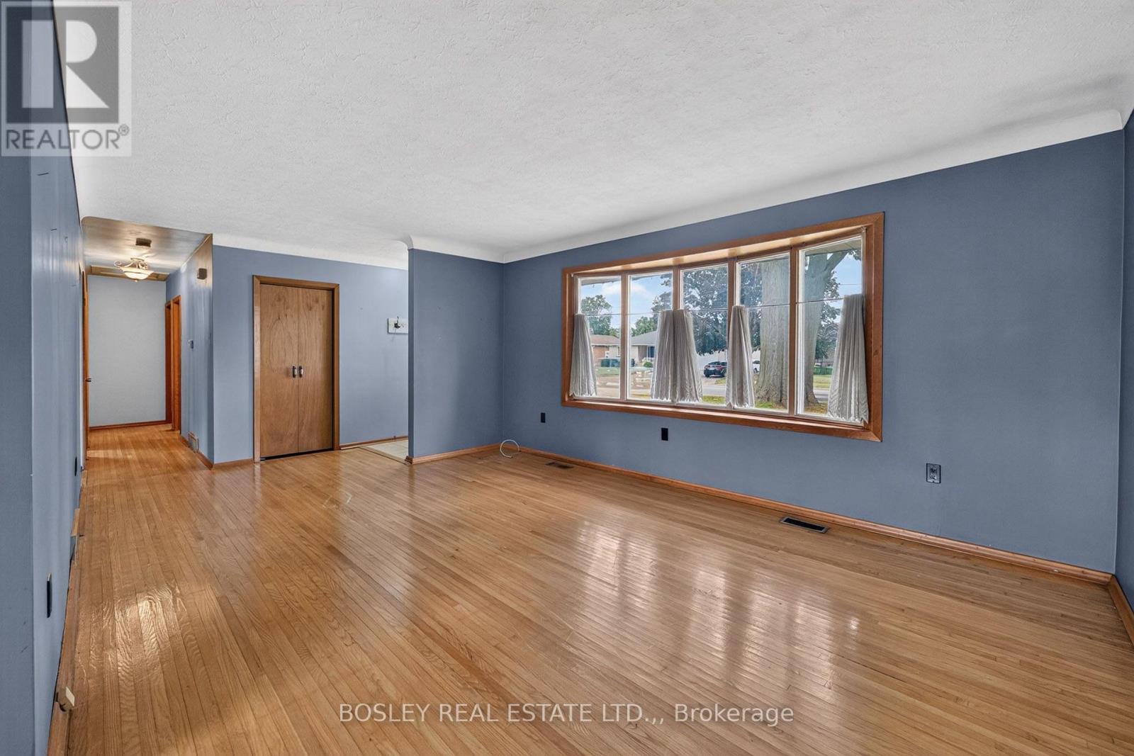 4452 Dorchester Road, Niagara Falls, Ontario  L2E 6N4 - Photo 4 - X13867914