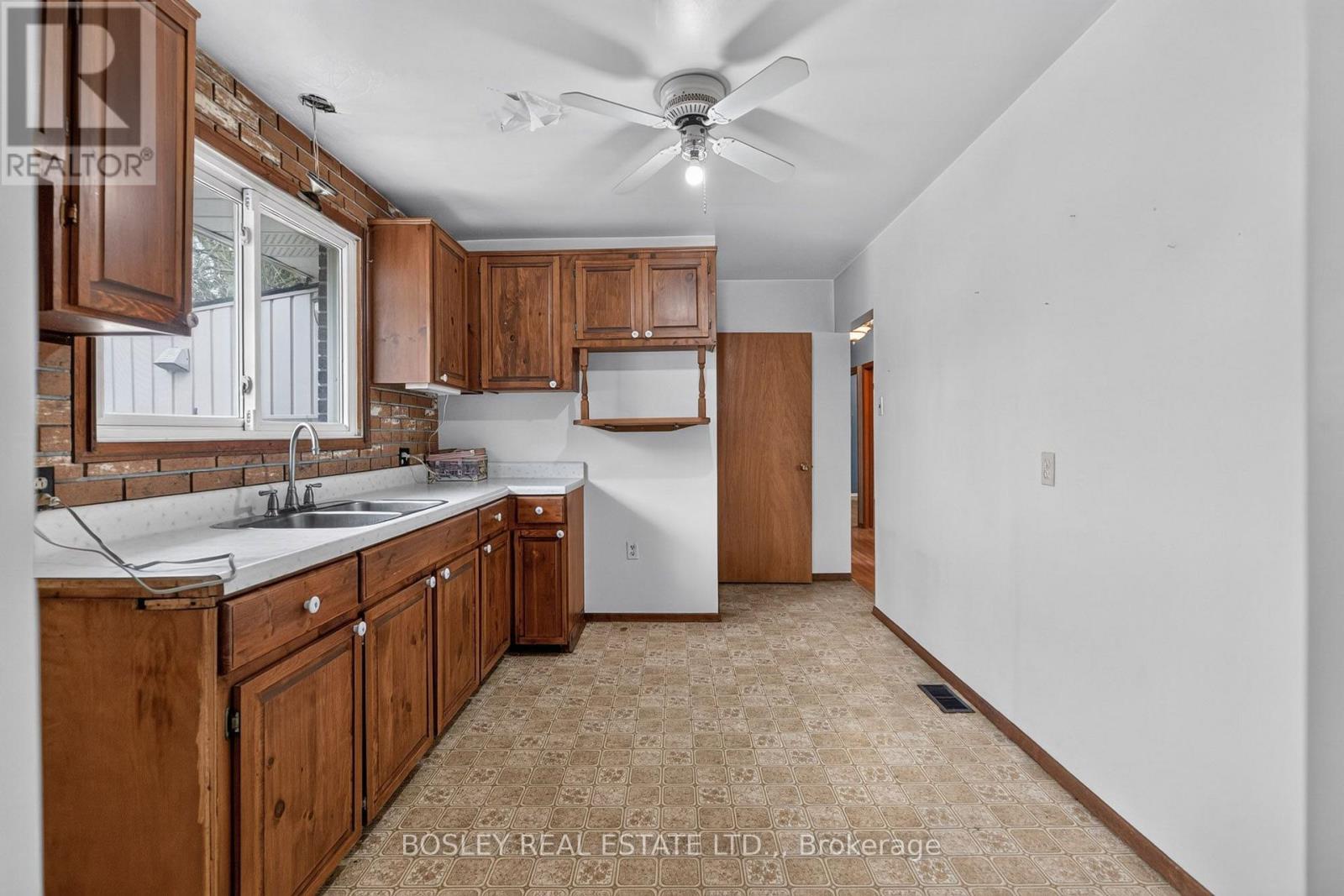 4452 Dorchester Road, Niagara Falls, Ontario  L2E 6N4 - Photo 9 - X13867914