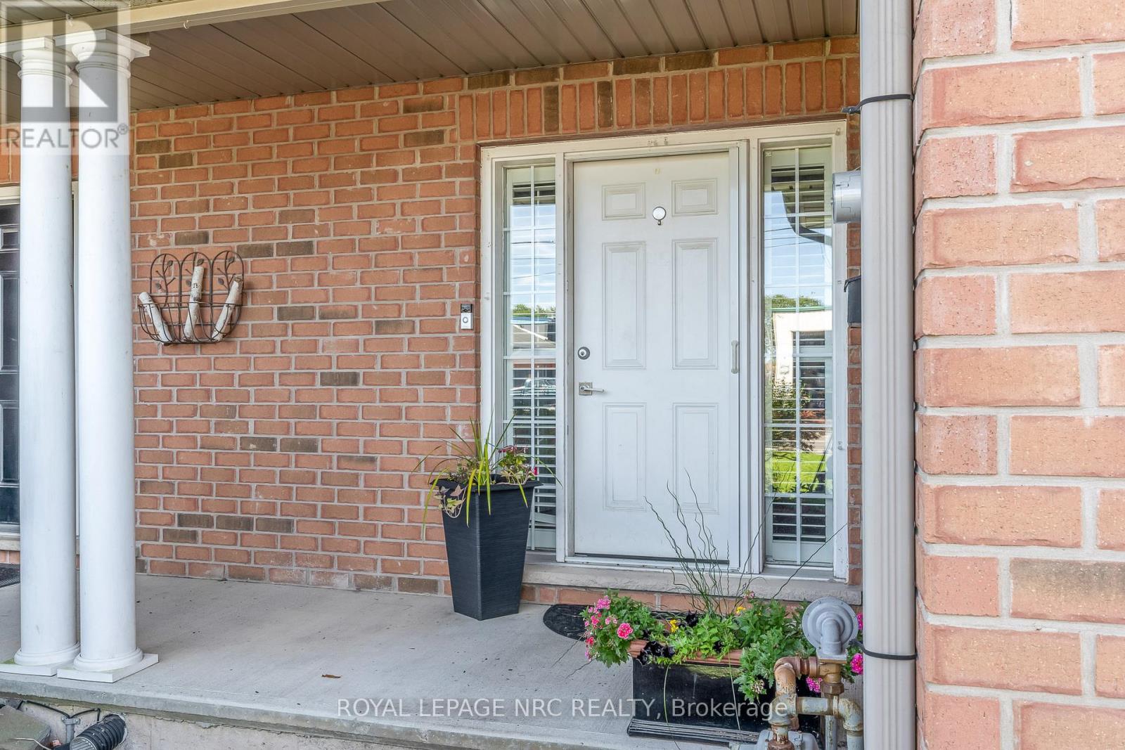 31 Thorold Road E, Welland, Ontario  L3C 3T3 - Photo 2 - X13869146
