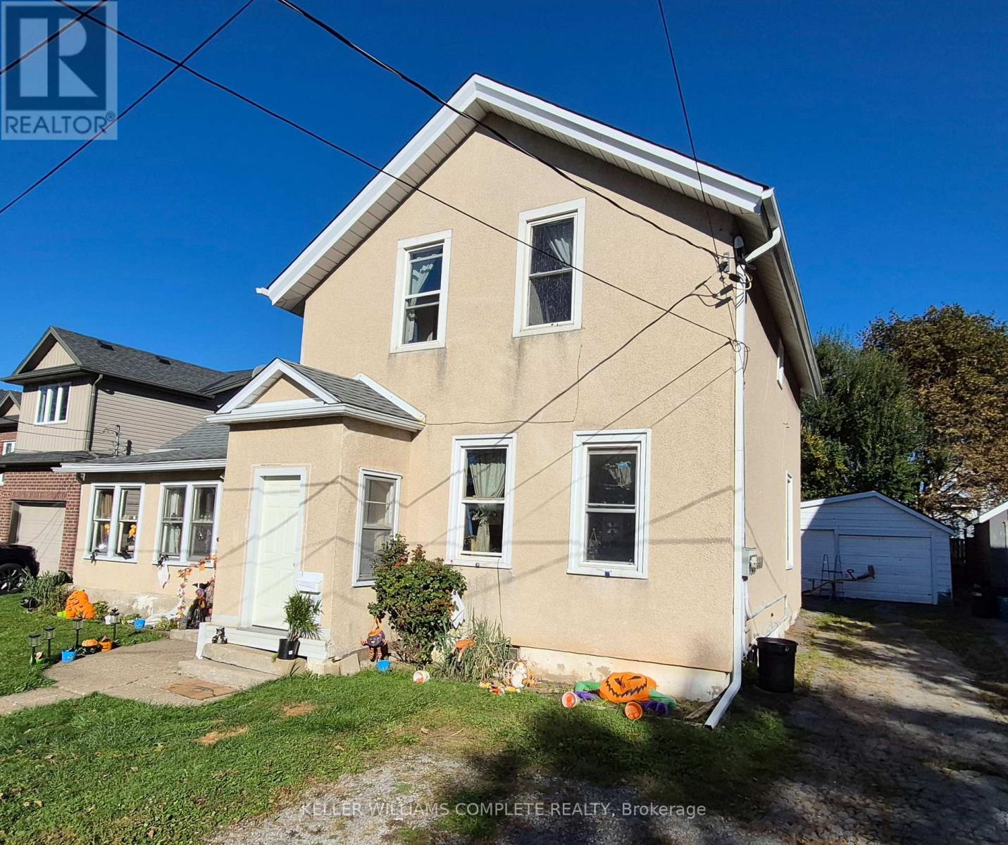 20 Carleton Street N, Thorold, Ontario  L2V 2A4 - Photo 2 - X13869162