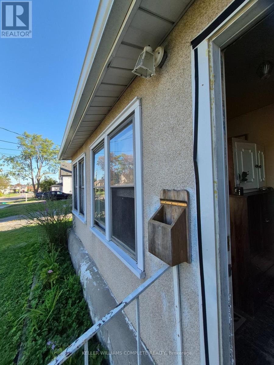20 Carleton Street N, Thorold, Ontario  L2V 2A4 - Photo 8 - X13869162