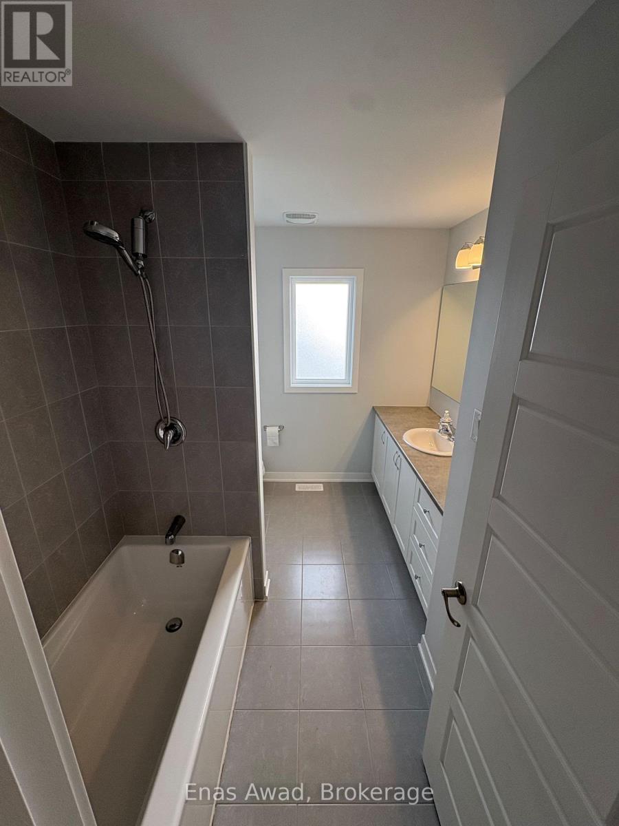 100 Robert Perry Street, North Grenville, Ontario  K0G 1J0 - Photo 11 - X13869320