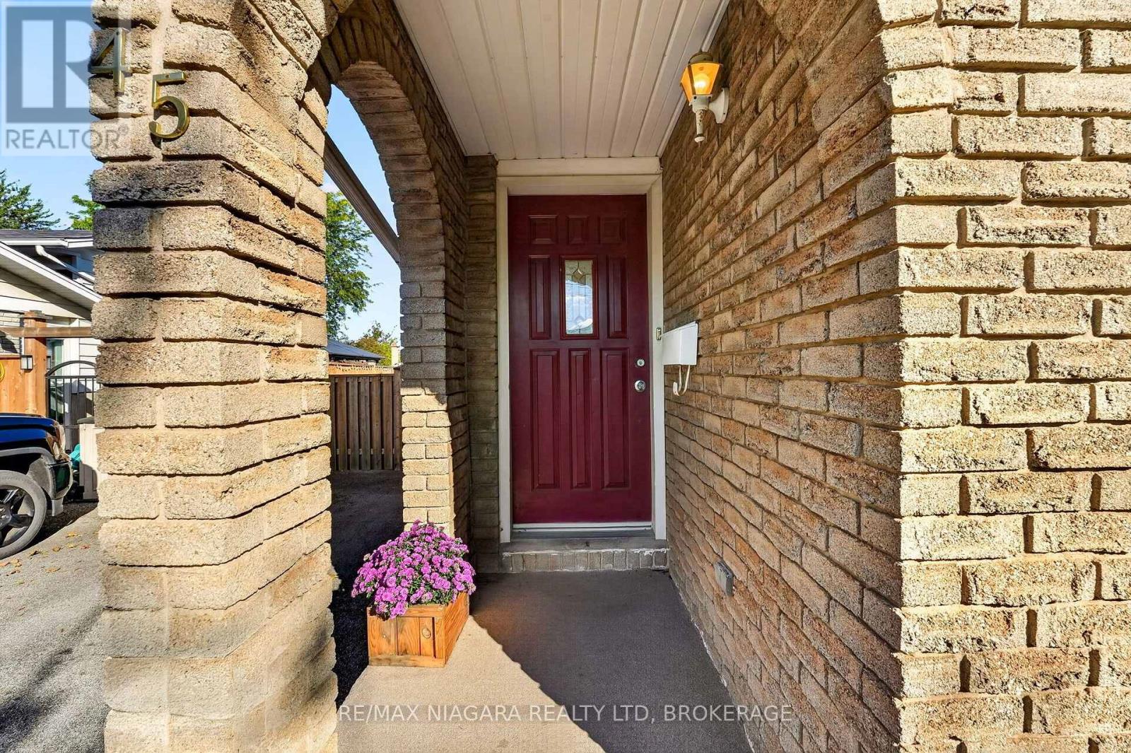 45 Green Maple Drive, St. Catharines, Ontario  L2P 3P4 - Photo 3 - X13869642