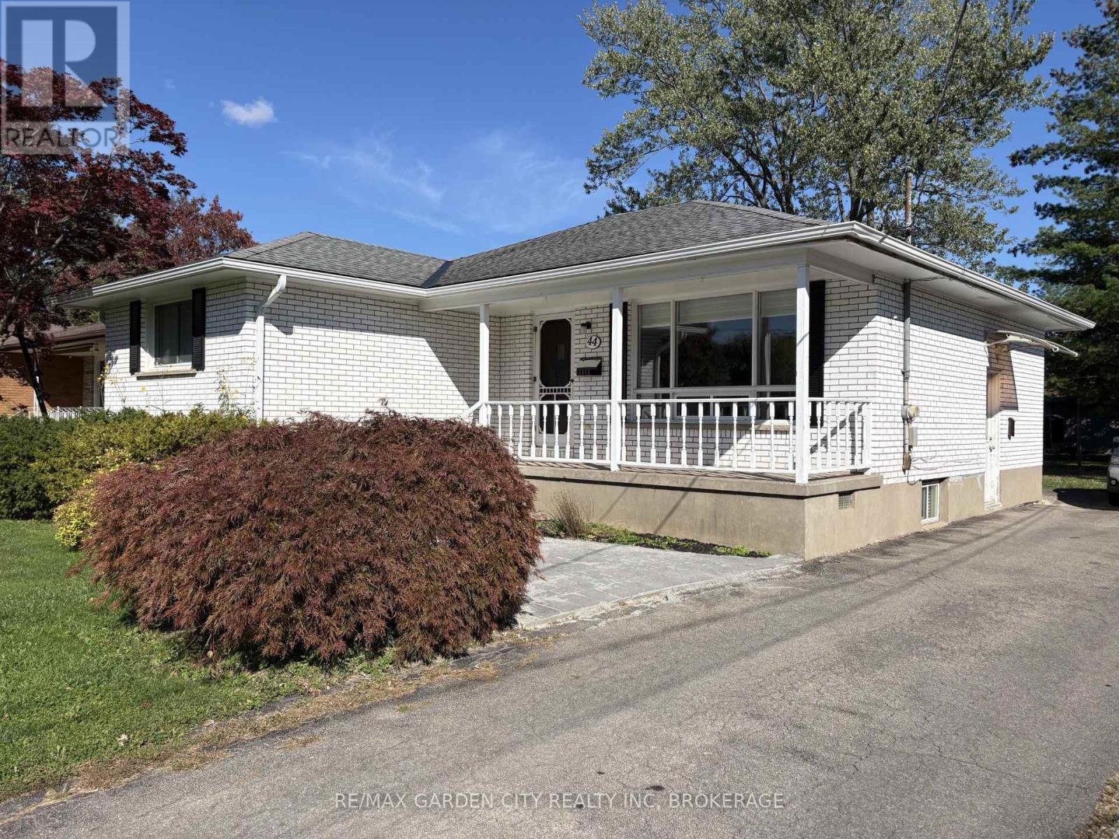 LOWER - 44 VALENCOURT DRIVE, Welland, Ontario
