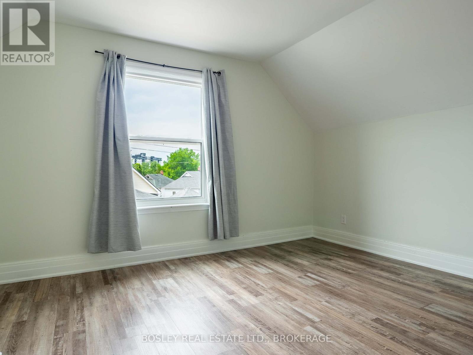 5 Herrick Avenue, St. Catharines, Ontario  L2P 2S7 - Photo 10 - X13870400