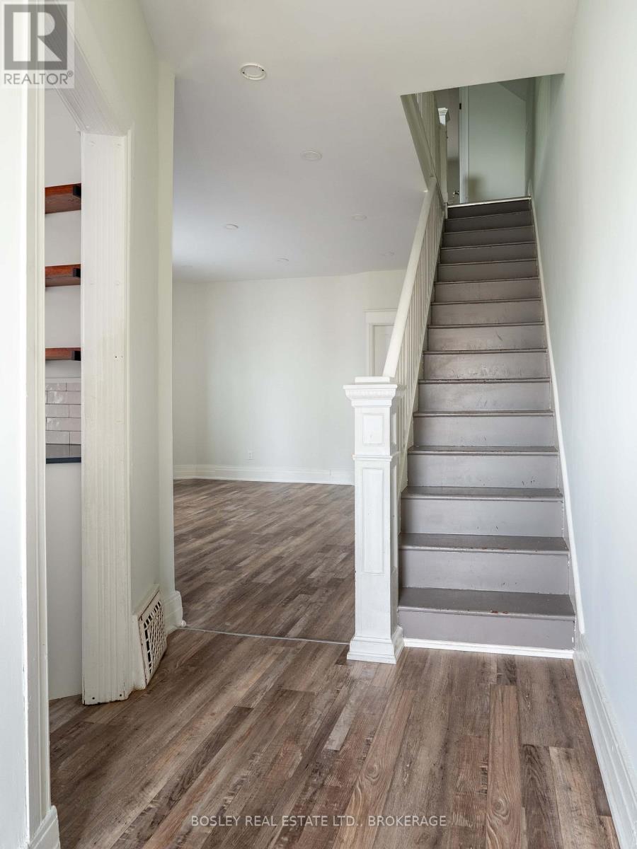 5 Herrick Avenue, St. Catharines, Ontario  L2P 2S7 - Photo 3 - X13870400