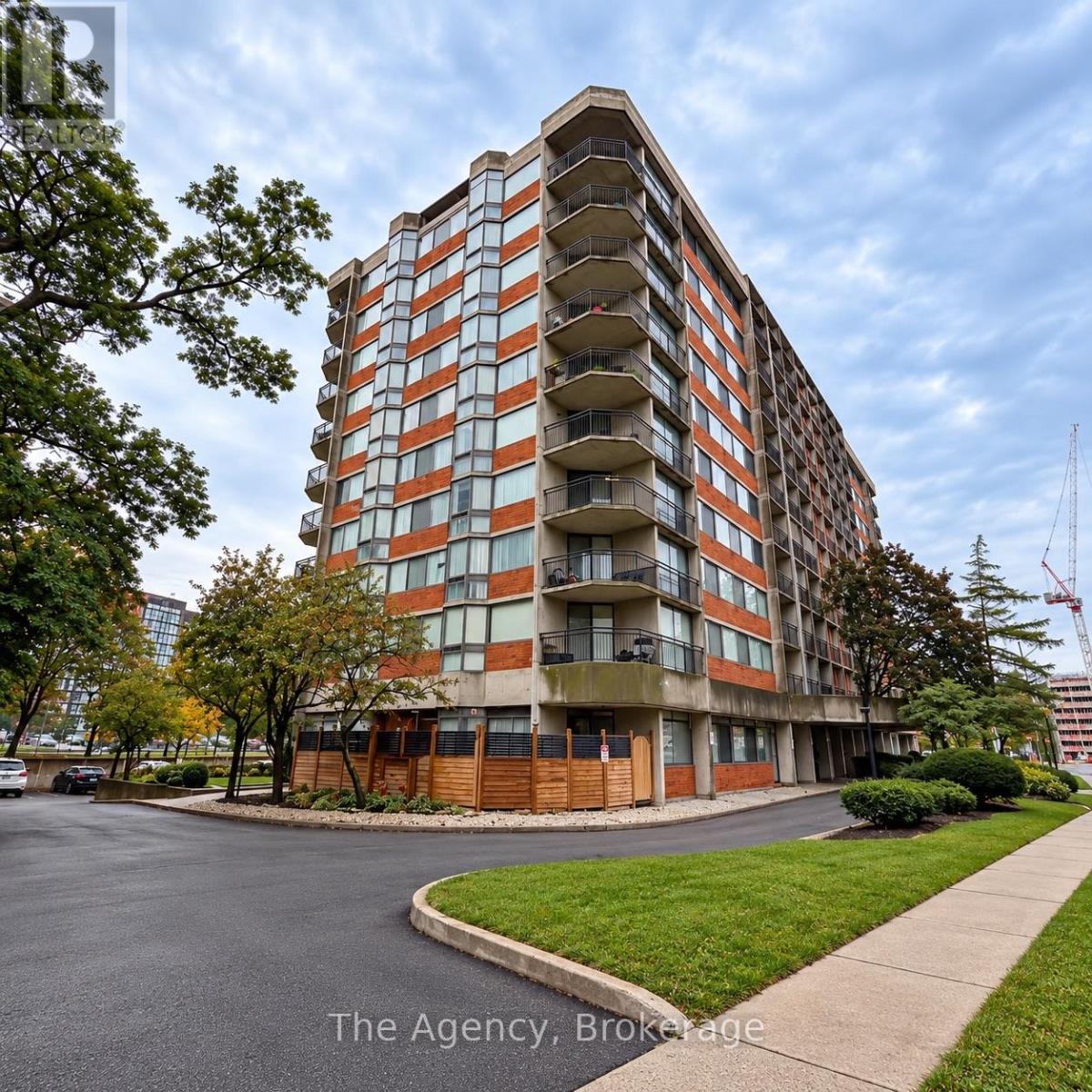 106 - 2200 Sherobee Road, Mississauga, Ontario  L5A 3Y3 - Photo 3 - W13871818