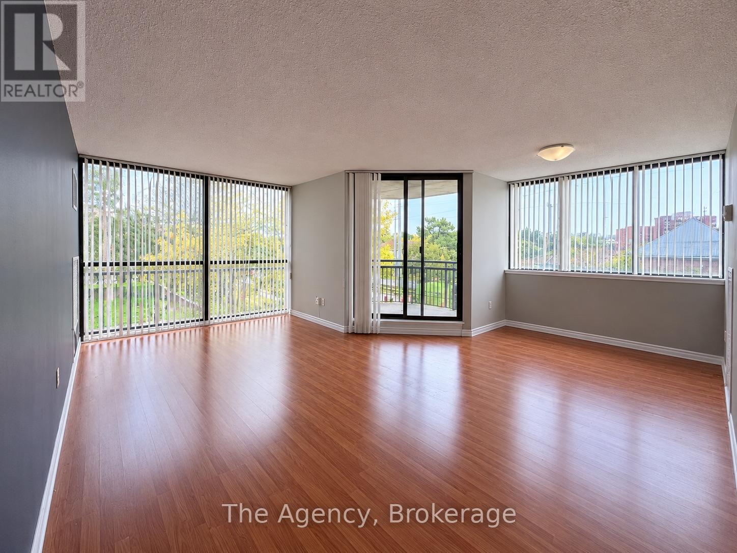 204 - 2200 Sherobee Road, Mississauga, Ontario  L5A 3Y3 - Photo 2 - W13871832