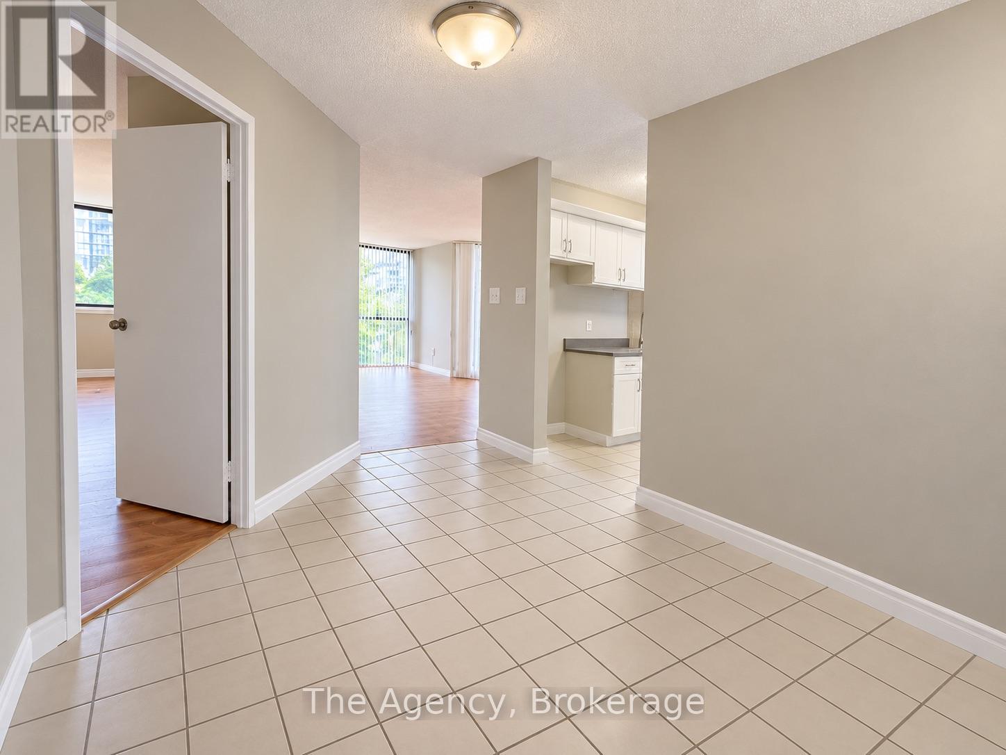 204 - 2200 Sherobee Road, Mississauga, Ontario  L5A 3Y3 - Photo 7 - W13871832