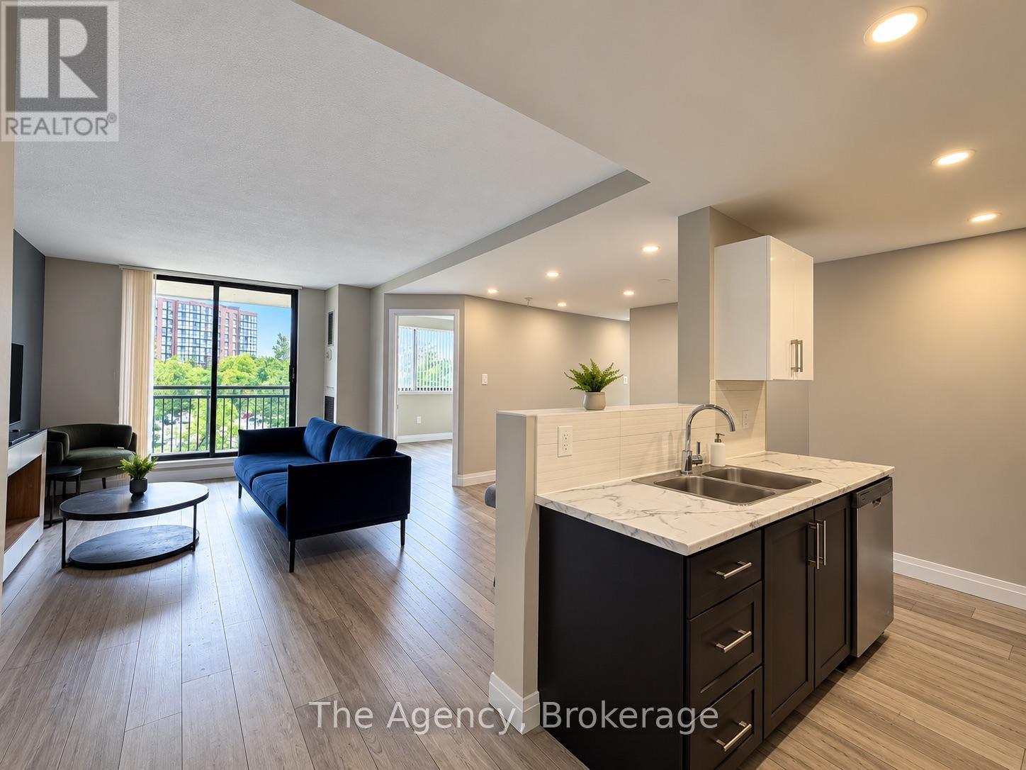 403 - 2200 Sherobee Road, Mississauga, Ontario  L5A 3Y3 - Photo 2 - W13871854