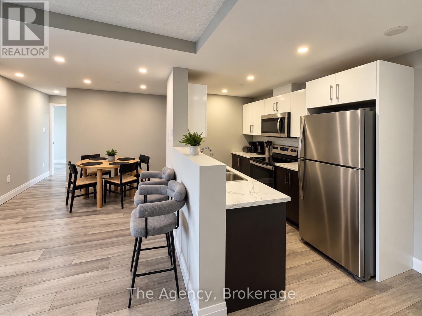 403 - 2200 Sherobee Road, Mississauga, Ontario  L5A 3Y3 - Photo 3 - W13871854