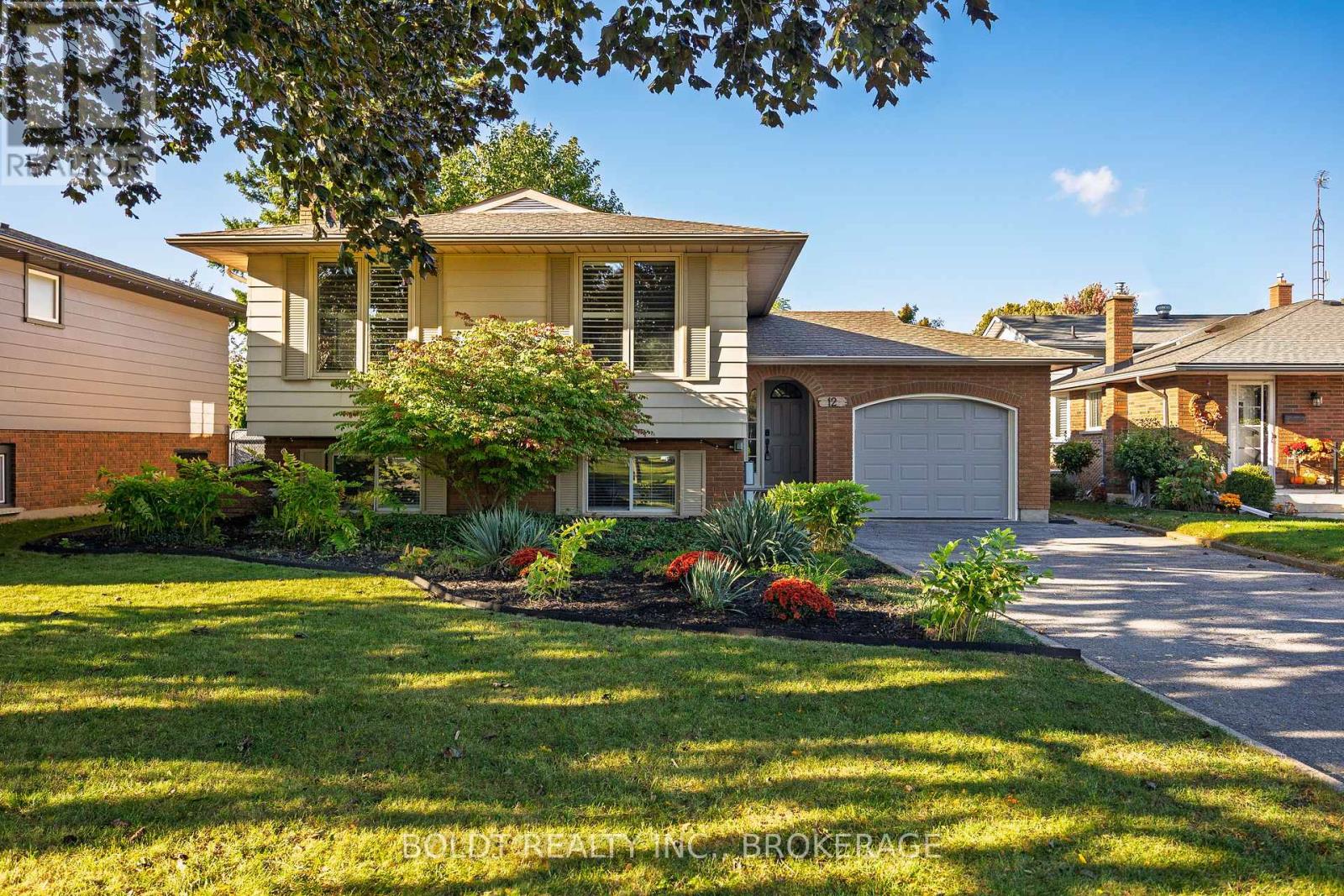 12 BAYSHORE CRESCENT, St. Catharines, Ontario