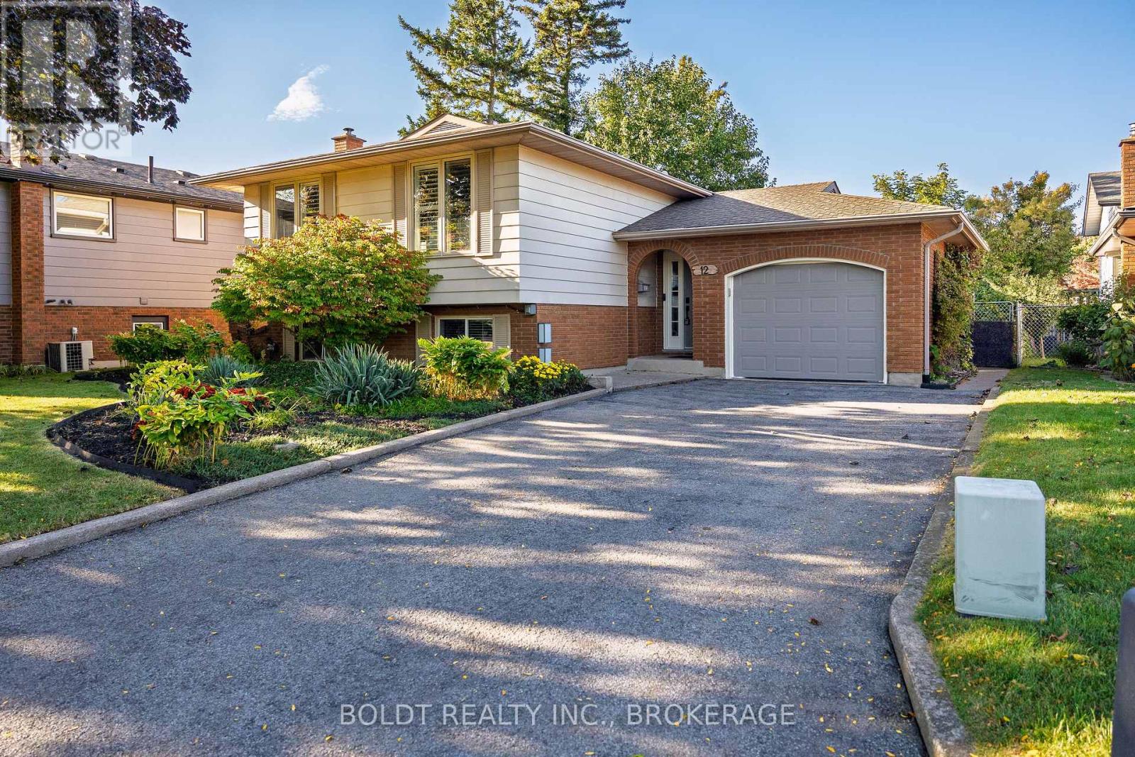 12 Bayshore Crescent, St. Catharines, Ontario  L2N 5Y4 - Photo 2 - X13872294