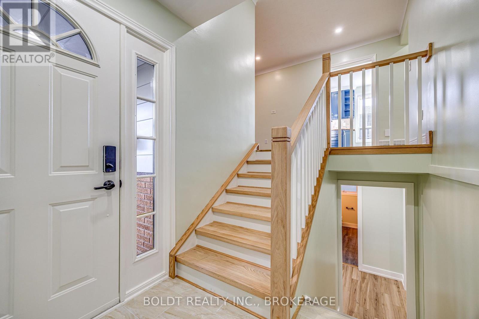 12 Bayshore Crescent, St. Catharines, Ontario  L2N 5Y4 - Photo 8 - X13872294