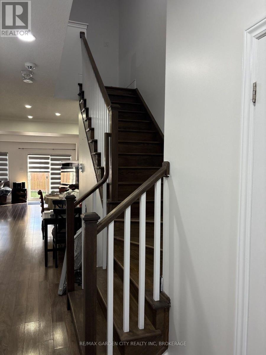 39 Sunset Way, Thorold, Ontario  L2V 0C7 - Photo 2 - X13872726