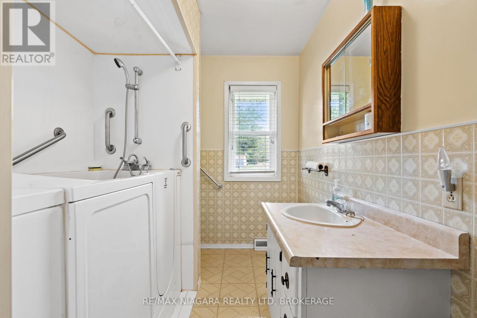 256 Kingsway Street, Welland, Ontario  L3B 3N9 - Photo 10 - X13873572