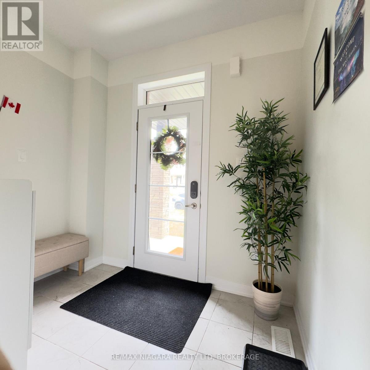 20 Velvet Way, Thorold, Ontario  L2V 0P3 - Photo 2 - X13874624
