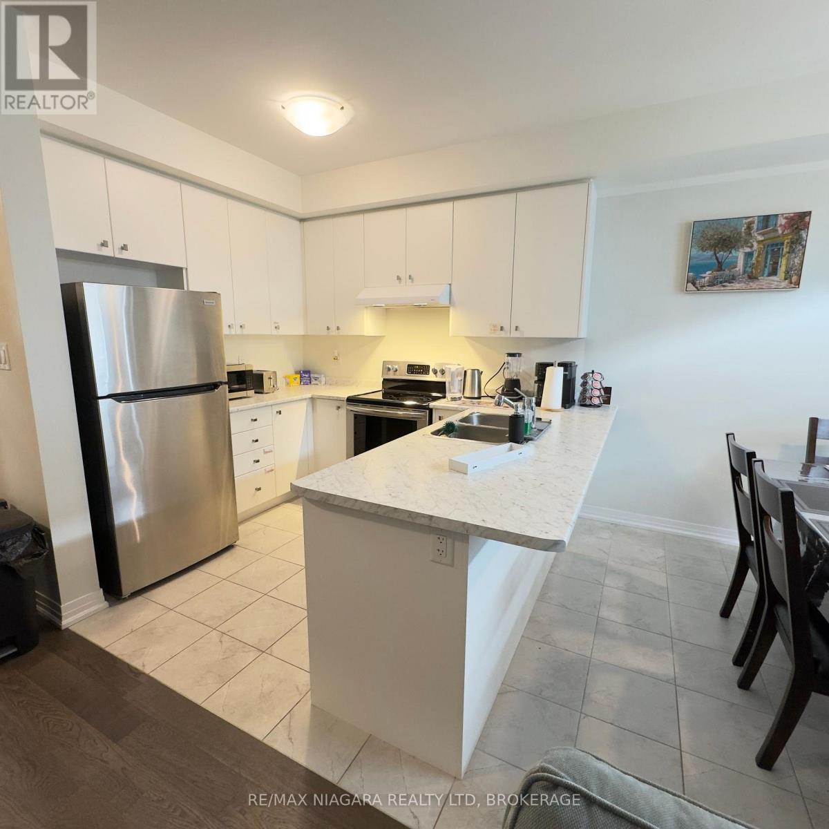 20 Velvet Way, Thorold, Ontario  L2V 0P3 - Photo 3 - X13874624