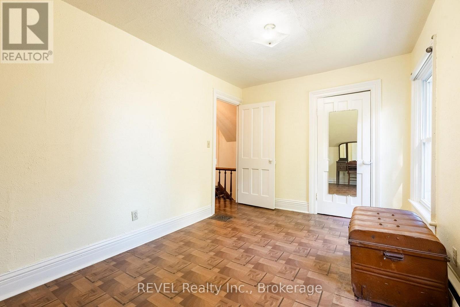 1629 Gregory Road, St. Catharines, Ontario  L2R 6P9 - Photo 12 - X13874918