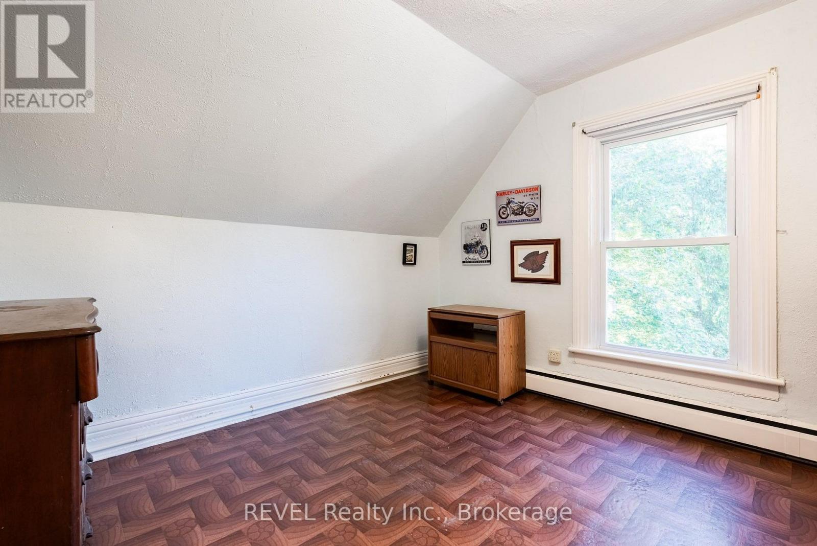 1629 Gregory Road, St. Catharines, Ontario  L2R 6P9 - Photo 14 - X13874918